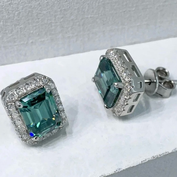 Clearance‼️Certified 2.5ct Diamond silver stud earrings 925. Green and white - Picture 6 of 16